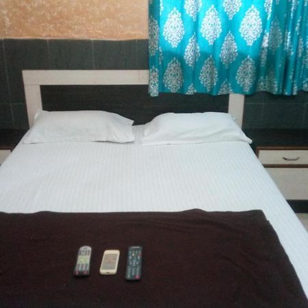 Hotel Sarang Lodge Panvel Extérieur photo