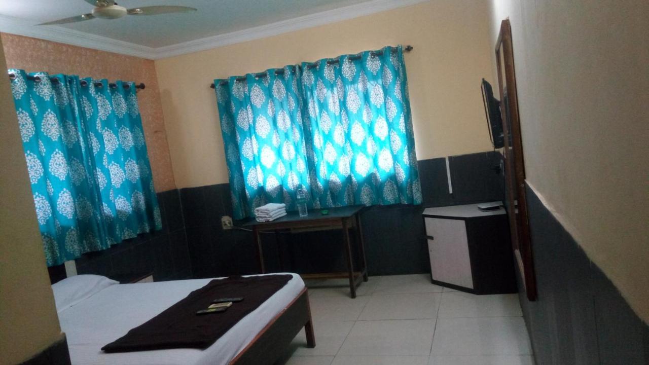 Hotel Sarang Lodge Panvel Extérieur photo