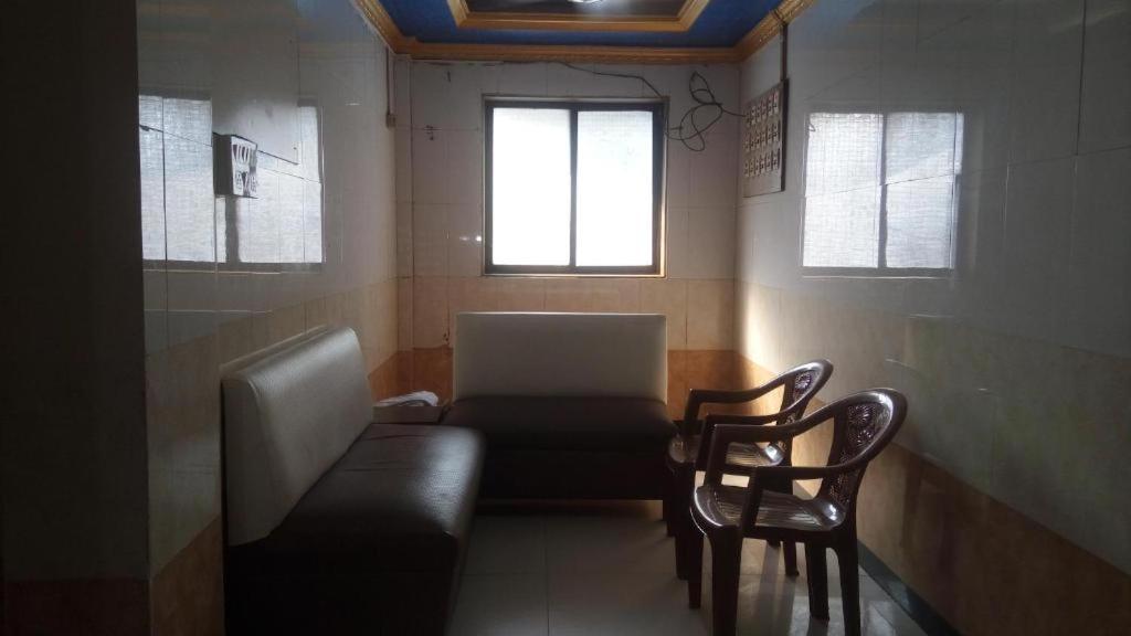 Hotel Sarang Lodge Panvel Extérieur photo