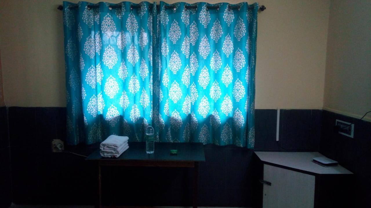 Hotel Sarang Lodge Panvel Extérieur photo