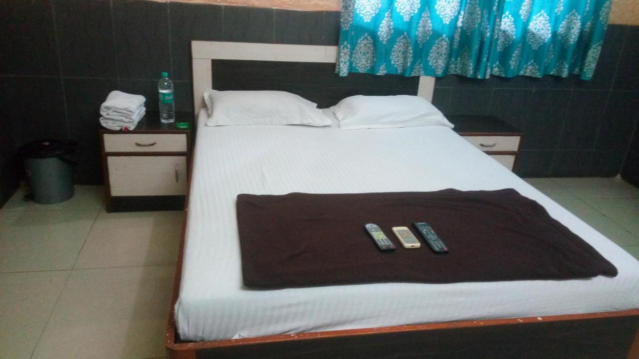 Hotel Sarang Lodge Panvel Extérieur photo