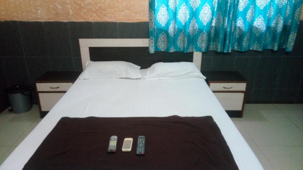 Hotel Sarang Lodge Panvel Extérieur photo