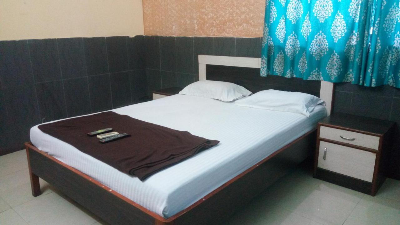 Hotel Sarang Lodge Panvel Extérieur photo