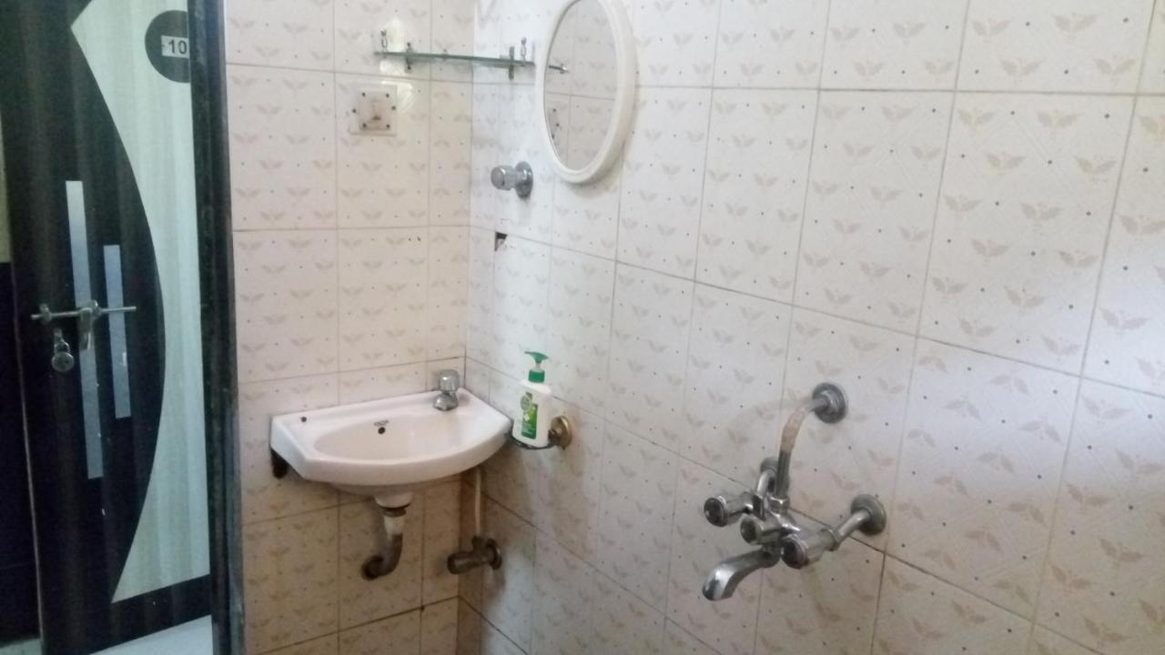 Hotel Sarang Lodge Panvel Extérieur photo