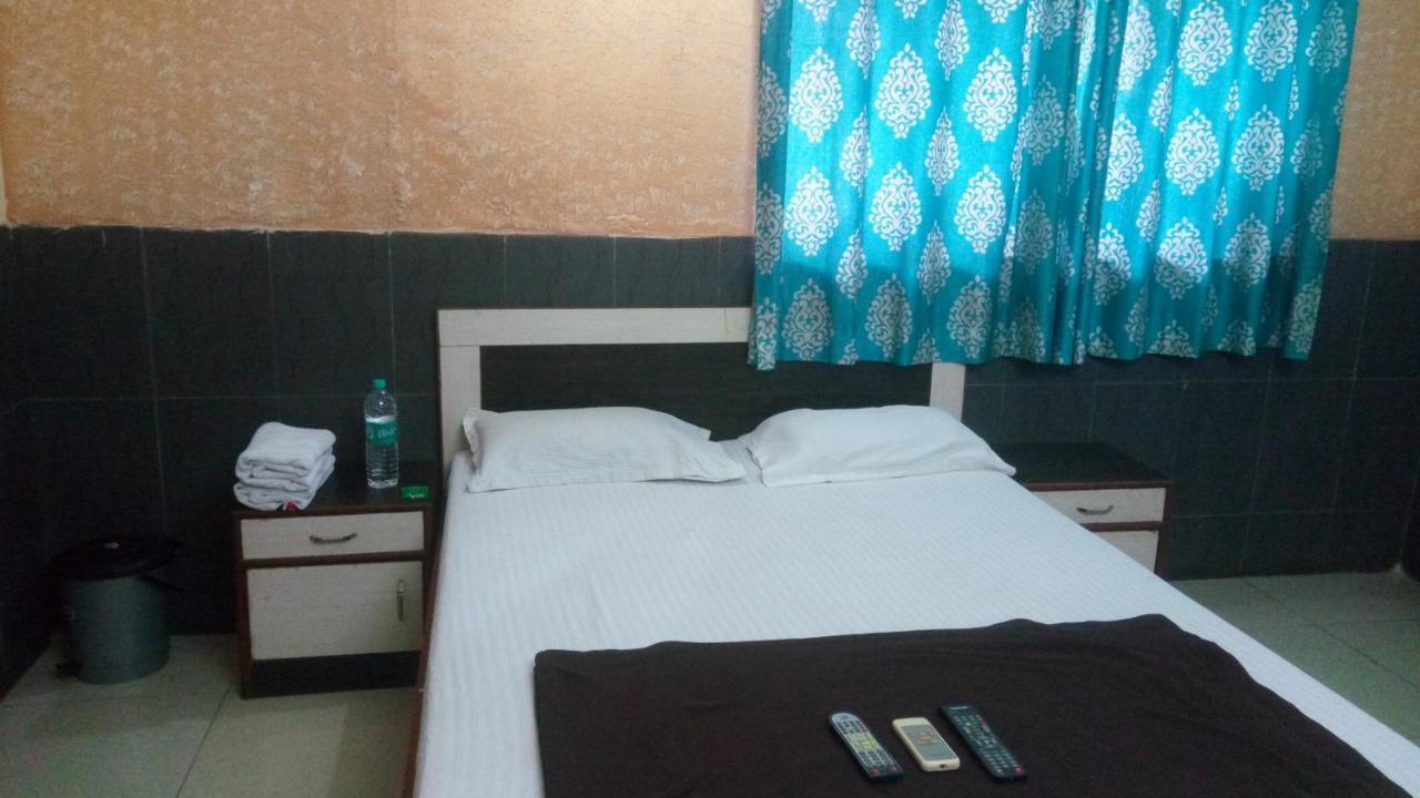 Hotel Sarang Lodge Panvel Extérieur photo