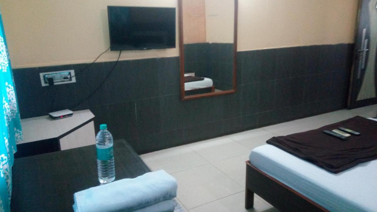 Hotel Sarang Lodge Panvel Extérieur photo
