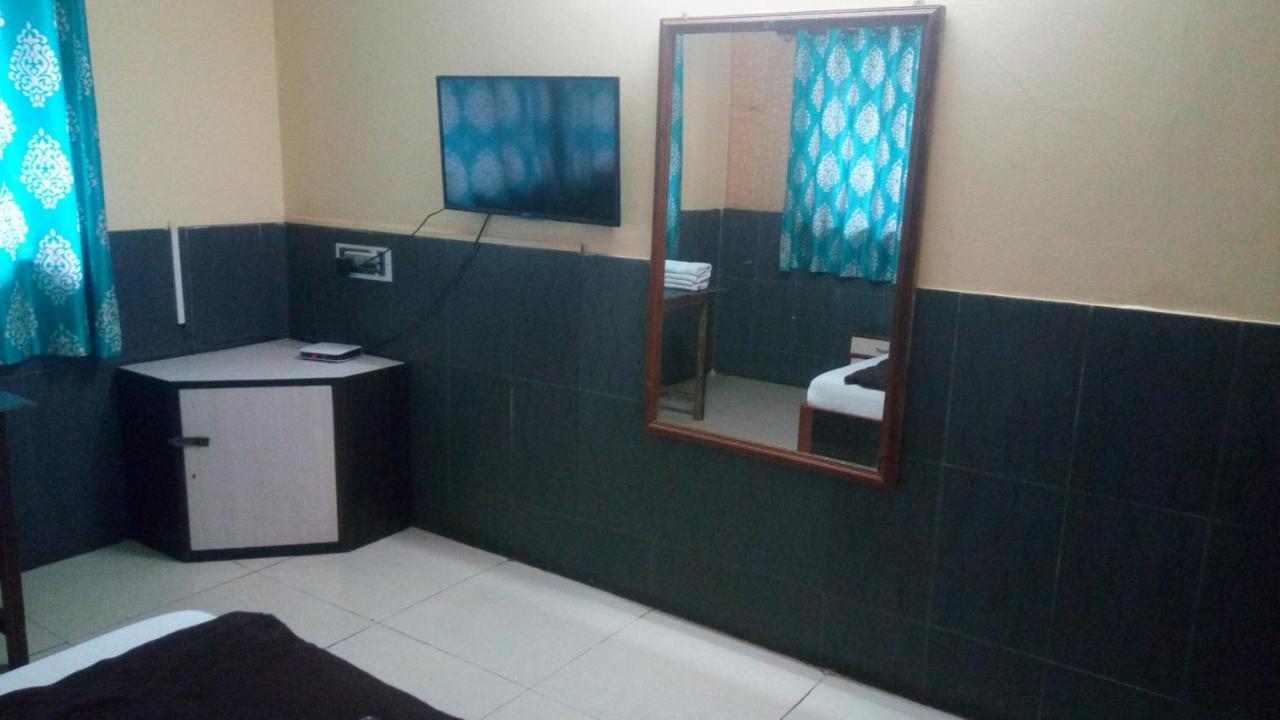 Hotel Sarang Lodge Panvel Extérieur photo